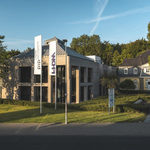 FHDW-Bergisch-Gladbach01_1800px.jpg